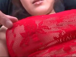 Rui natsukawa im rot unterwäsche benutzt von drei adolescents