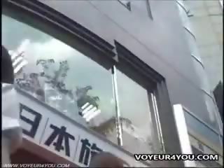 اليابانية lassie سكرتيرات سراويل في السر videoed